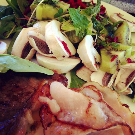 FOR THE LOVE OF MINT! My favourite ingredient at the moment. Put's the life and zing into any salad. This was steak and bacon with a salad of spinach, sprouts, mushroom. kiwifruit and mint.